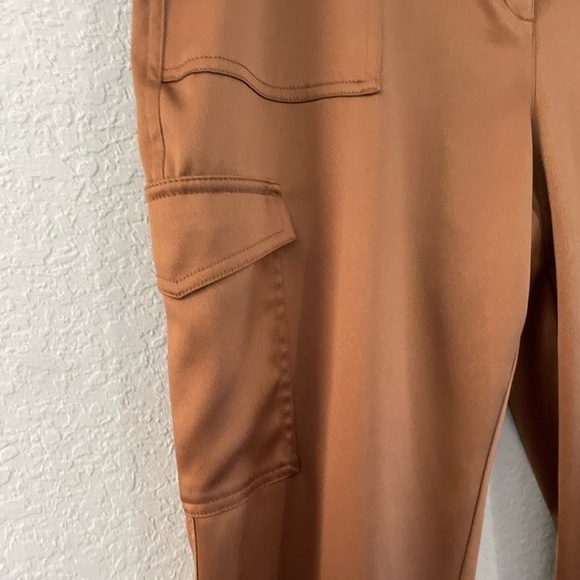 Chico’s Satin Cargo Ankle Pants Size 1.5 - Picture 6 of 10